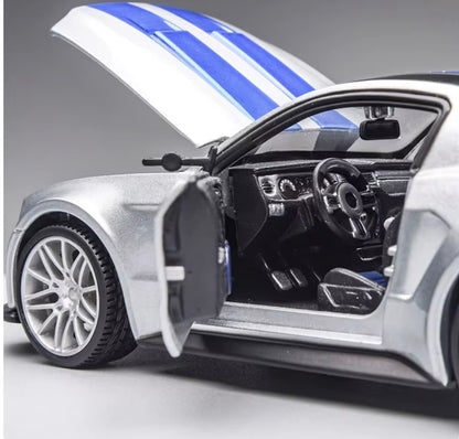 Mustang Model Car (1:24 Scale)