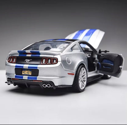 Mustang Model Car (1:24 Scale)