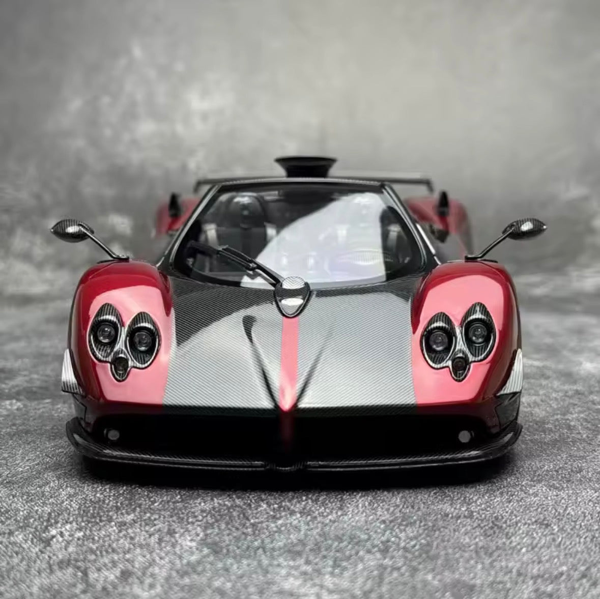 Pagani Zonda HH Diecast Model (1:18 Scale)