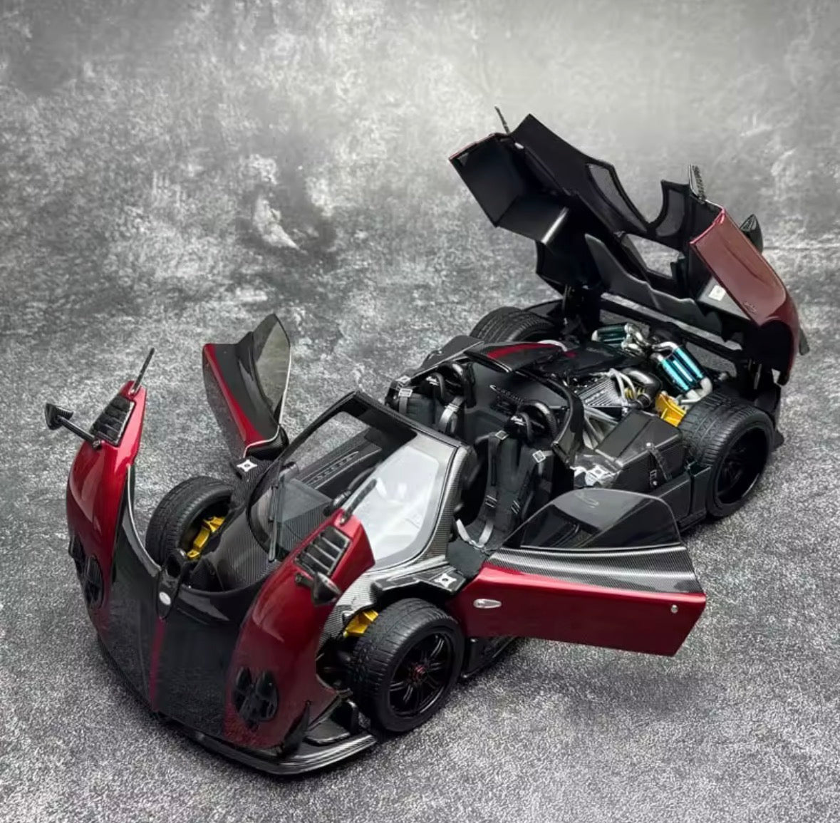Pagani Zonda HH Diecast Model (1:18 Scale)