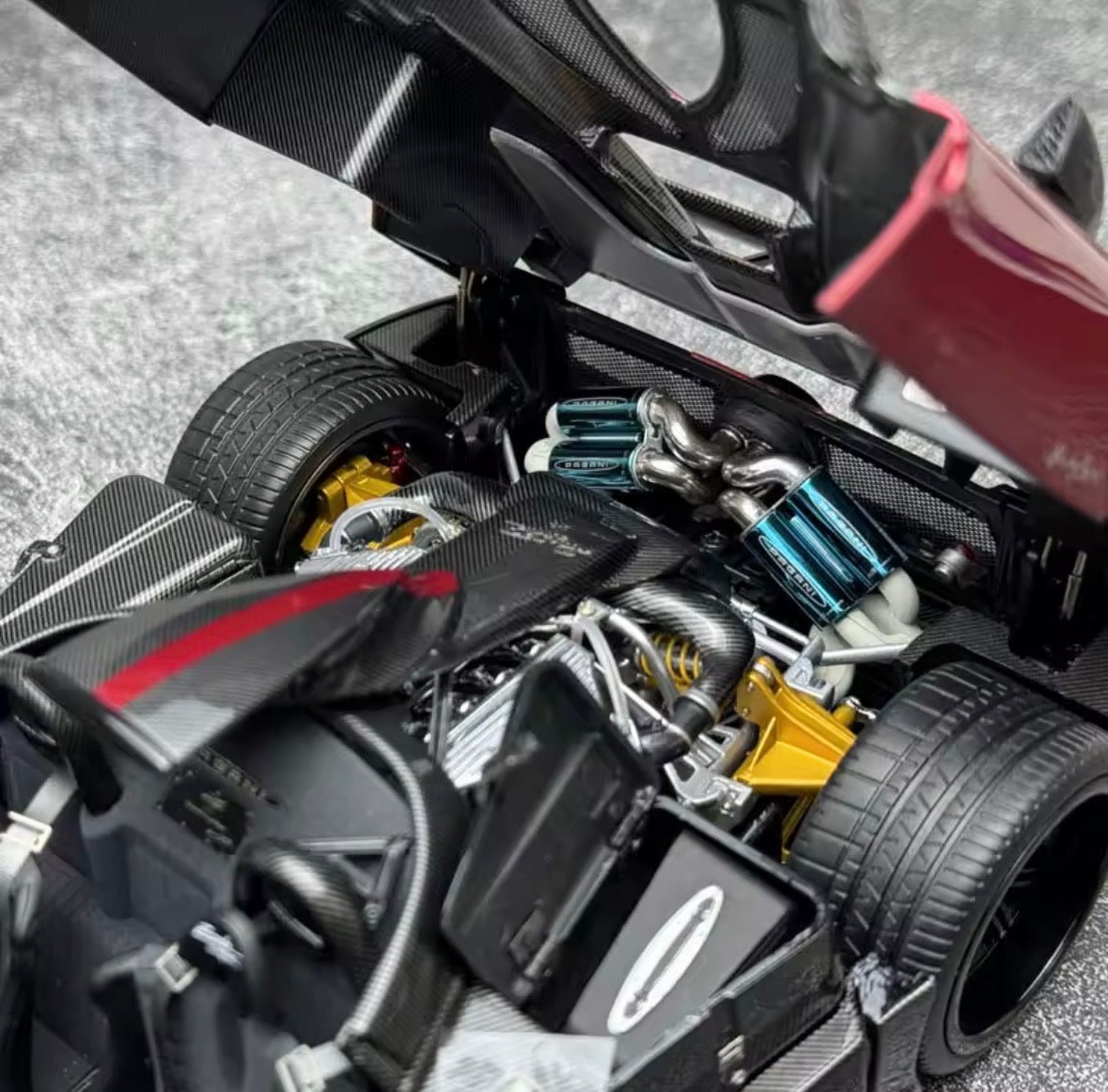 Pagani Zonda HH Diecast Model (1:18 Scale)
