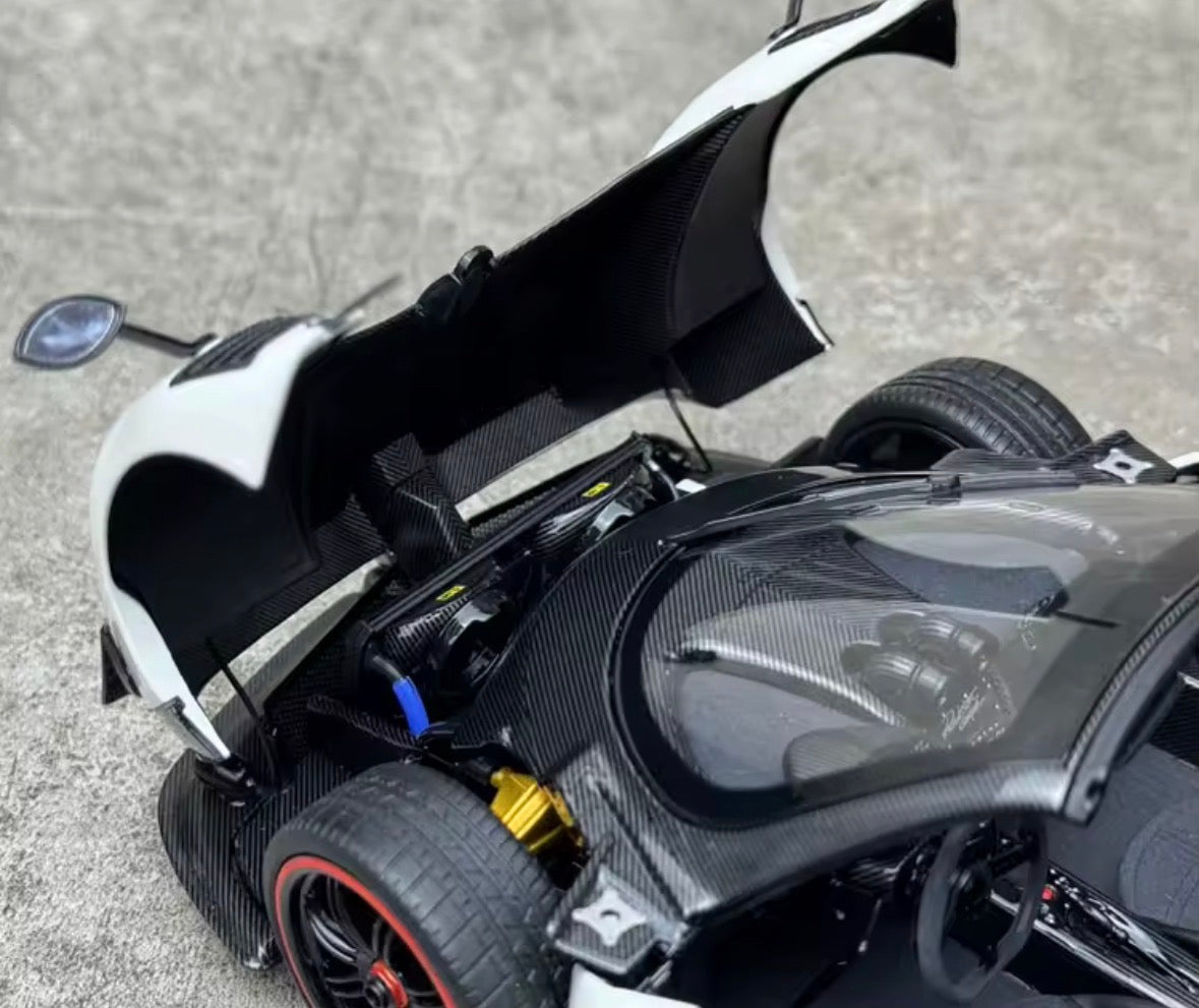 Pagani Zonda HH Diecast Model (1:18 Scale)