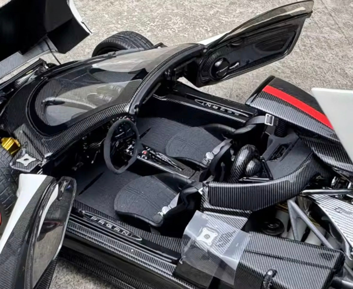 Pagani Zonda HH Diecast Model (1:18 Scale)