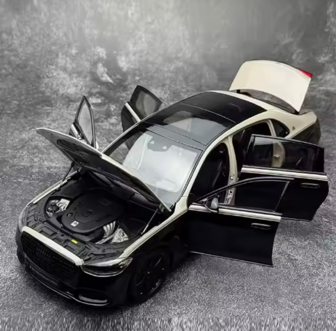 Mercedes Benz Maybach S680 S-Class Diecast Model ( 1:18 scale )