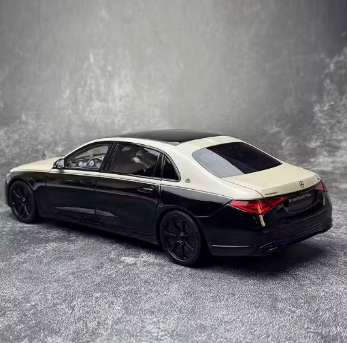 Mercedes Benz Maybach S680 S-Class Diecast Model ( 1:18 scale )