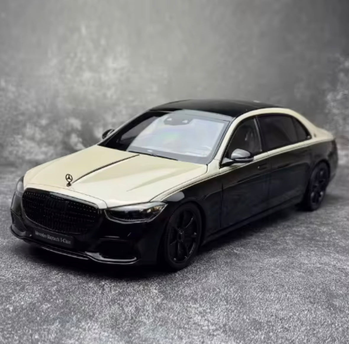 Mercedes Benz Maybach S680 S-Class Diecast Model ( 1:18 scale )