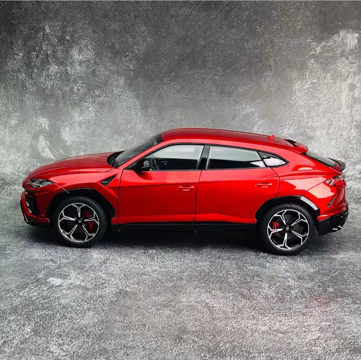 Lamborghini Urus Diecast Model ( 1:18 scale)