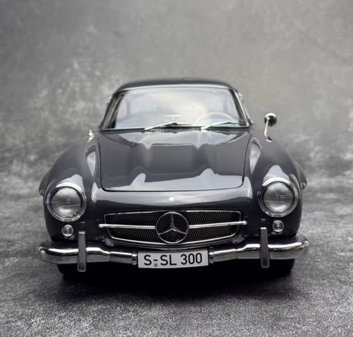 Mercedes-Benz 300 SL Diecast Model (1:18 scale)