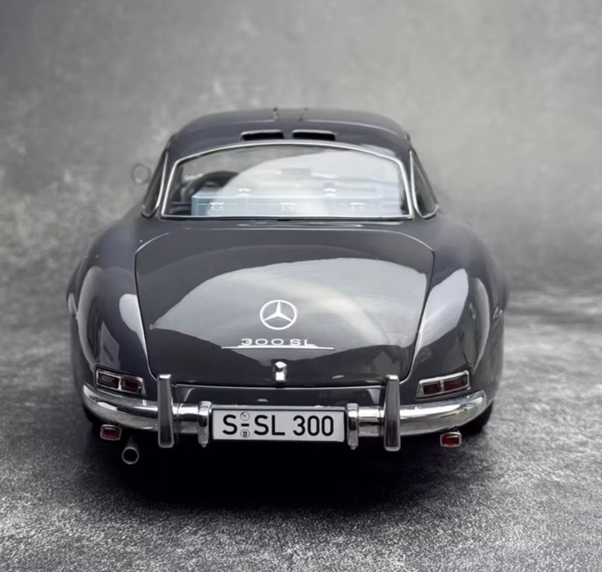 Mercedes-Benz 300 SL Diecast Model (1:18 scale)