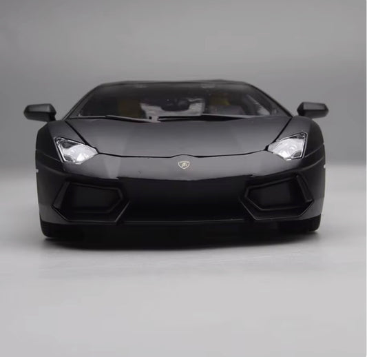 Lamborghini Aventador Diecast Model (1:18 scale)