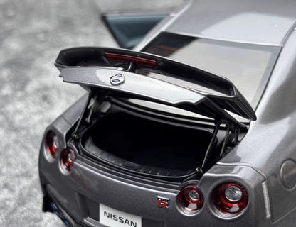 Nissan GT-R (R35) Diecast Model (1:18 scale)