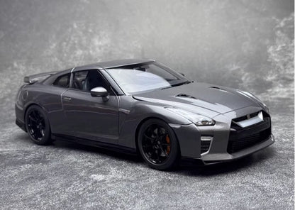 Nissan GT-R (R35) Diecast Model (1:18 scale)