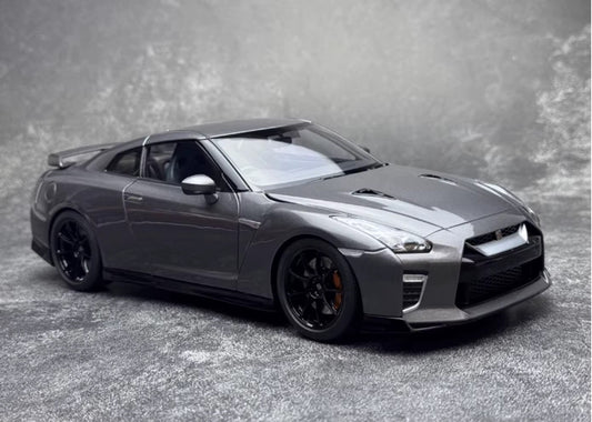 Nissan GT-R (R35) Diecast Model (1:18 scale)