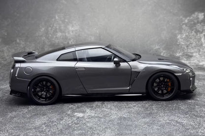 Nissan GT-R (R35) Diecast Model (1:18 scale)