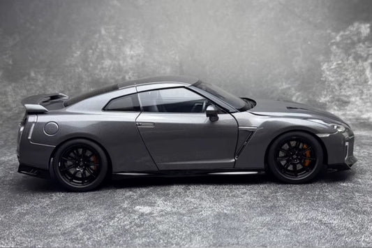 Nissan GT-R (R35) Diecast Model (1:18 scale)
