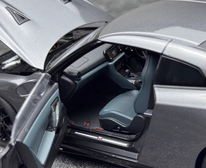 Nissan GT-R (R35) Diecast Model (1:18 scale)