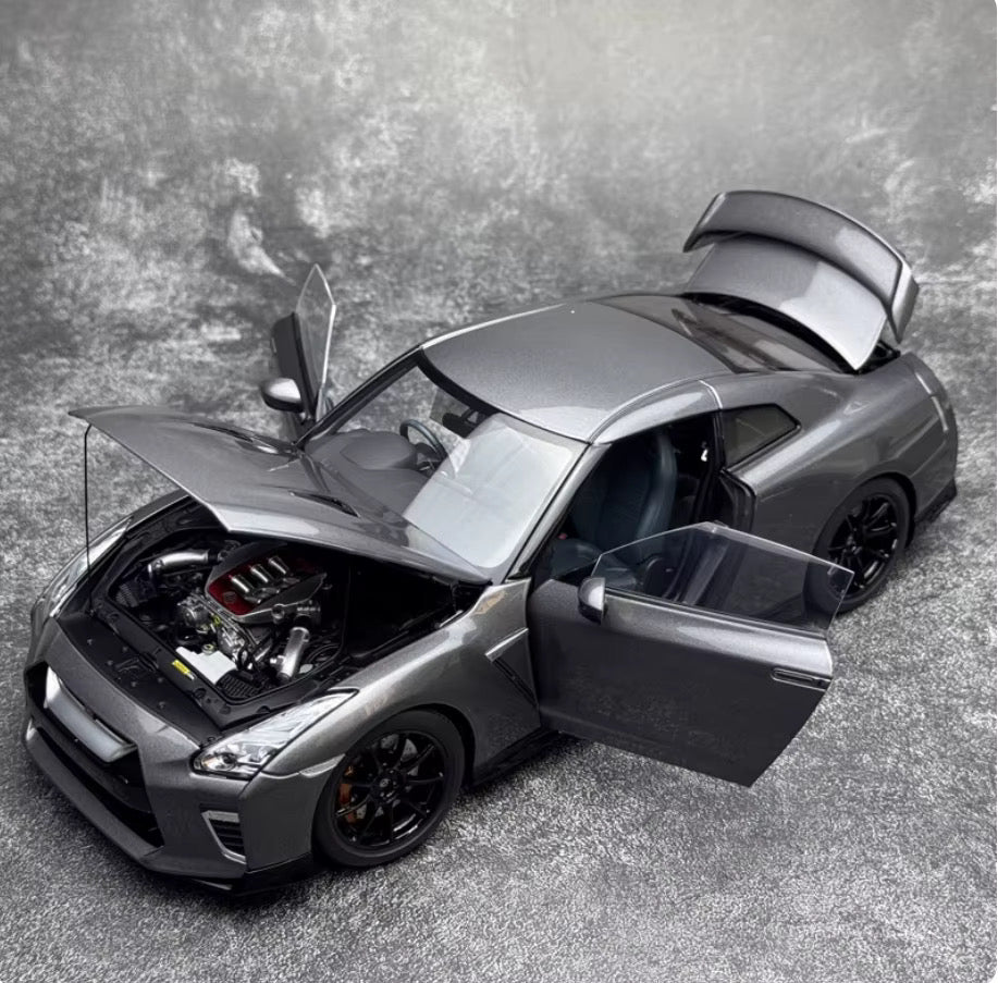 Nissan GT-R (R35) Diecast Model (1:18 scale)