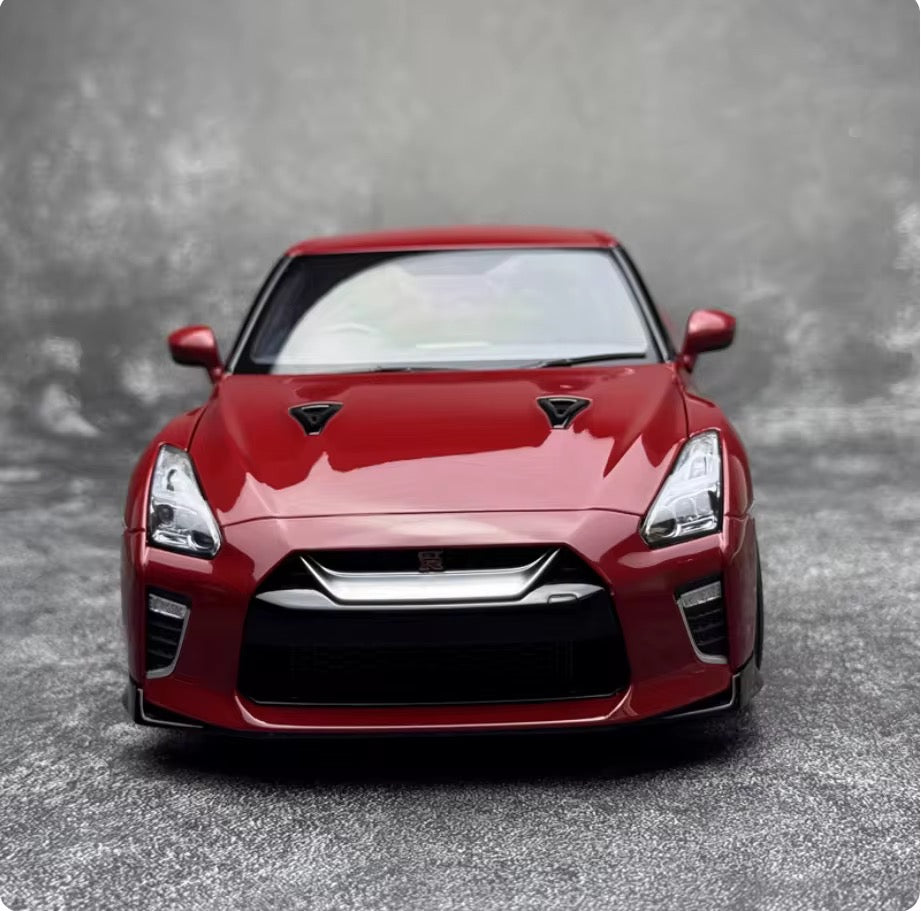 Nissan GT-R (R35) Diecast Model (1:18 scale)