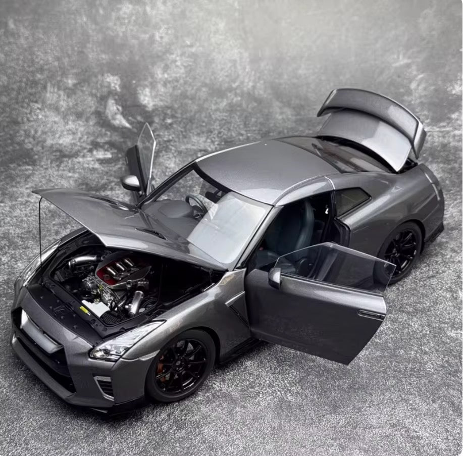 Nissan GT-R (R35) Diecast Model (1:18 scale)